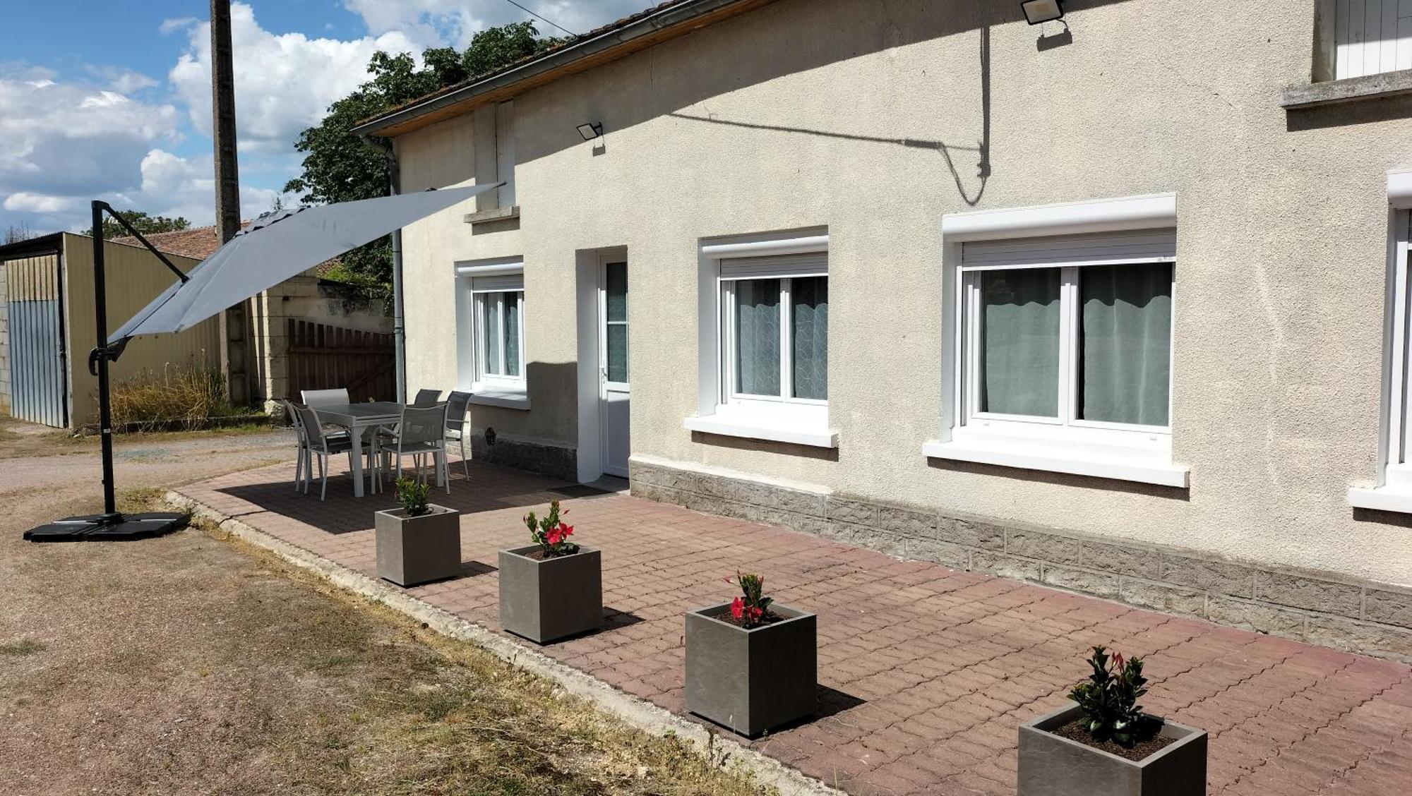 Le P'Tit Quebecois Les-Trois-Moutiers Exterior foto